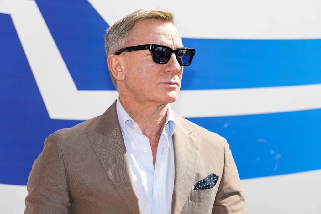 actor-daniel-craig-roval-400